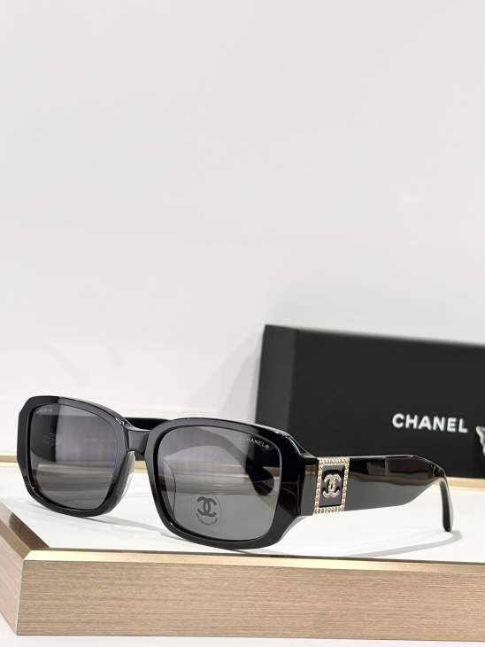 Picture of Chanel Sunglasses _SKUfw77837700fw